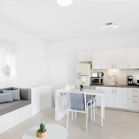 Family Maisonette With Pool #2 Apartamento