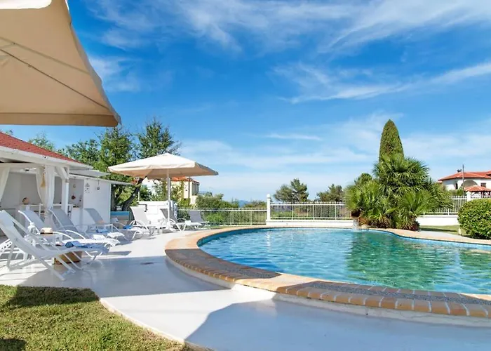 아파트 Family Maisonette With Pool #2 Néa Fókaia