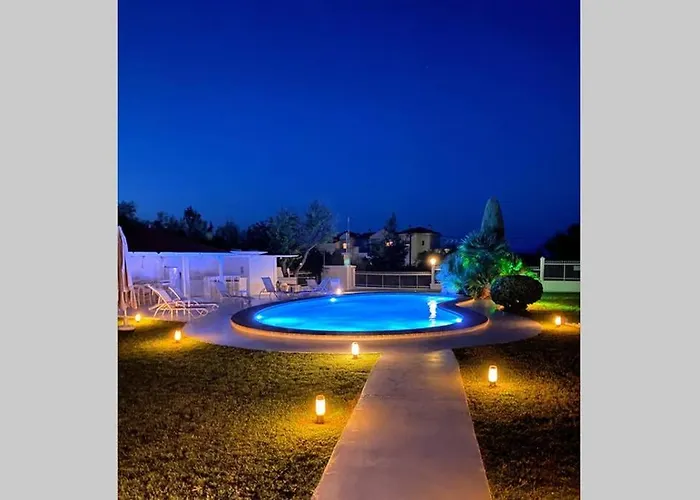 Family Maisonette With Pool #2 아파트