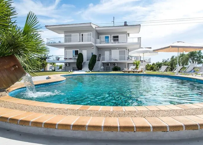 Family Maisonette With Pool #2 아파트 *