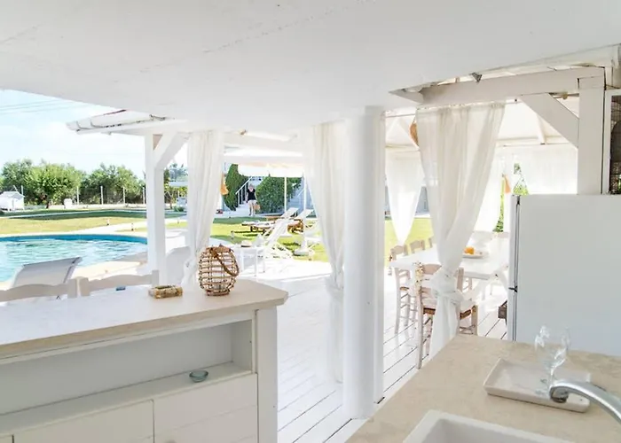 아파트 Family Maisonette With Pool #2