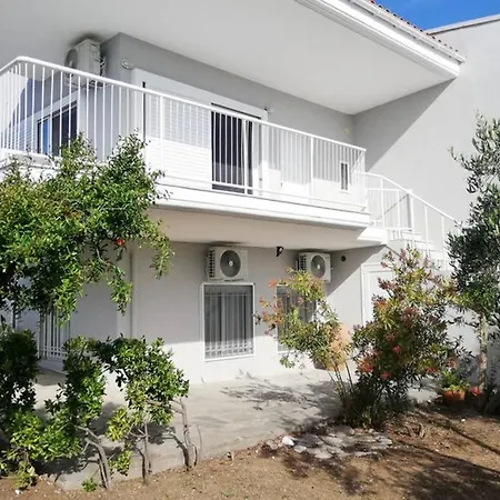 Family Maisonette With Pool #2 *